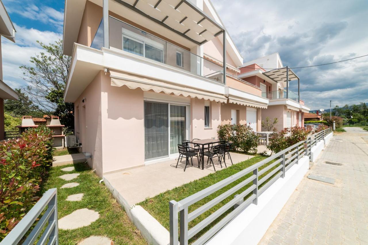דירות Ofrínion Dionysos Residential Complex מראה חיצוני תמונה